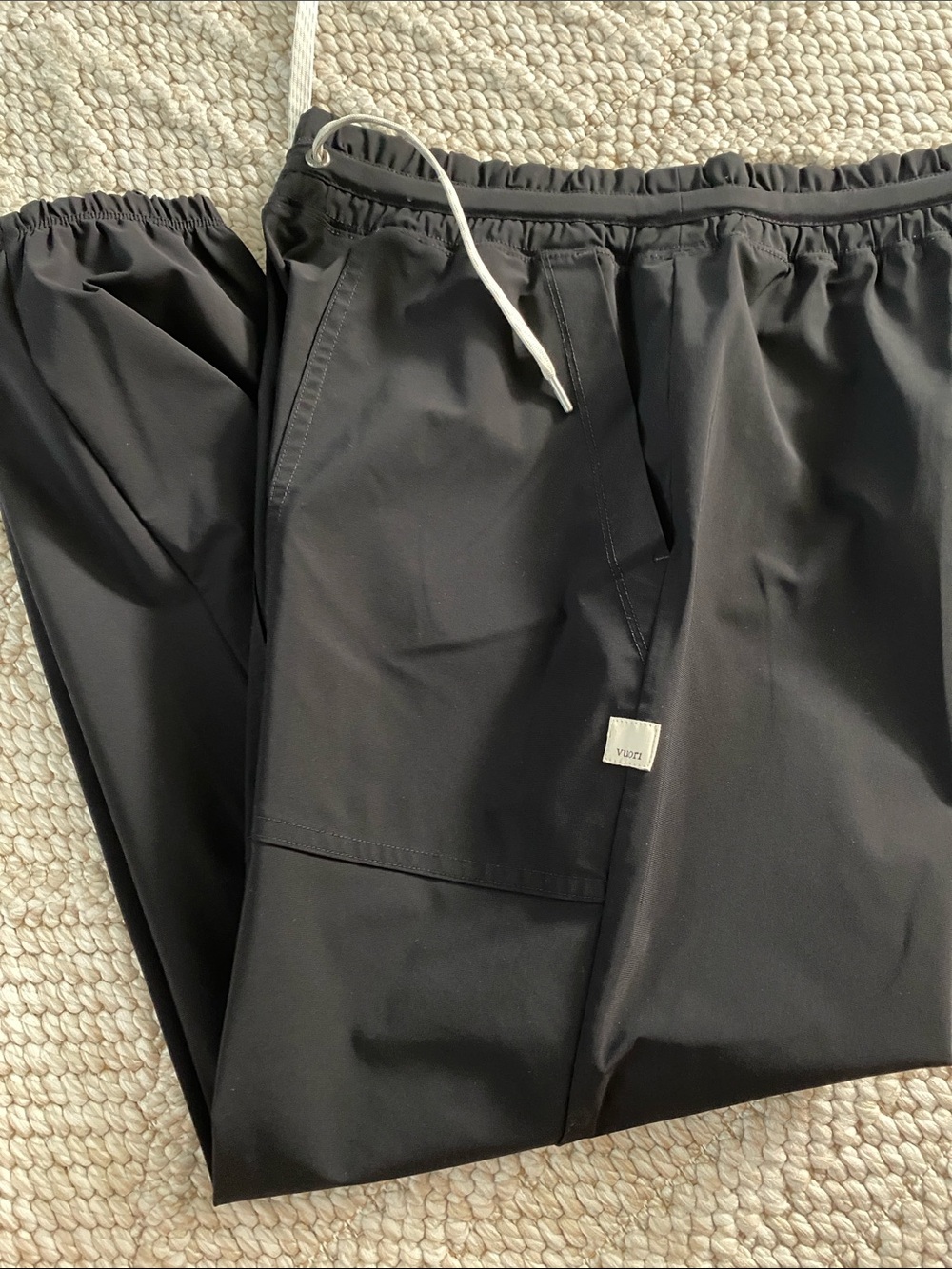 Vuori Black Jogger Pants with Contrast Drawstring size small